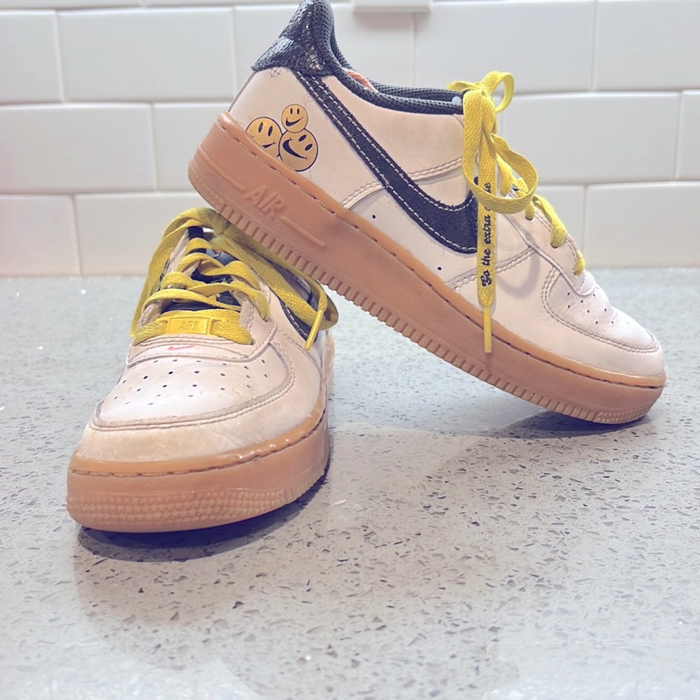 Nike Air Force 1 LV8 Go the Extra Smile